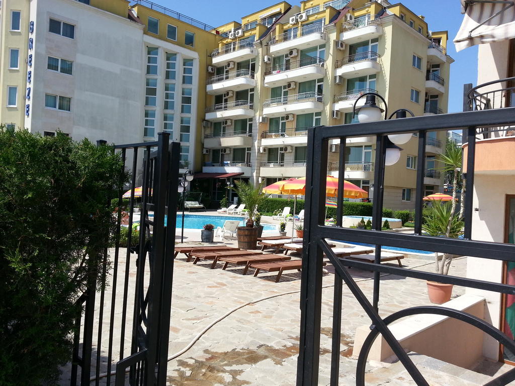 Menada Sea Regal Apartments Солнечный берег Экстерьер фото