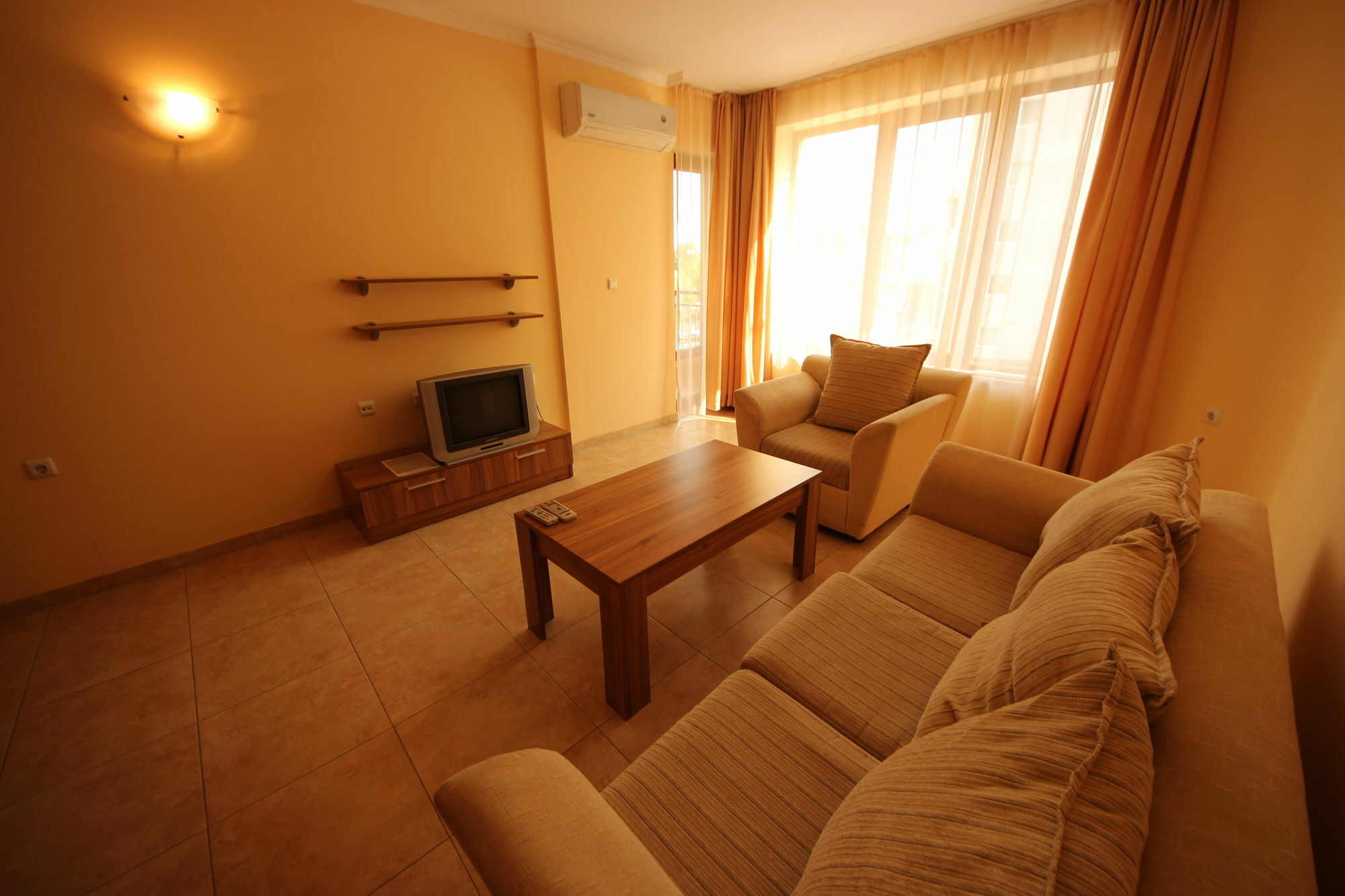 Menada Sea Regal Apartments Солнечный берег Экстерьер фото